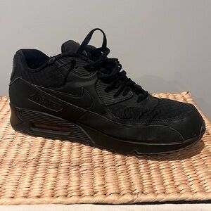 Nike Air Max. Size 15. Black. Signs of wear. Used condition.